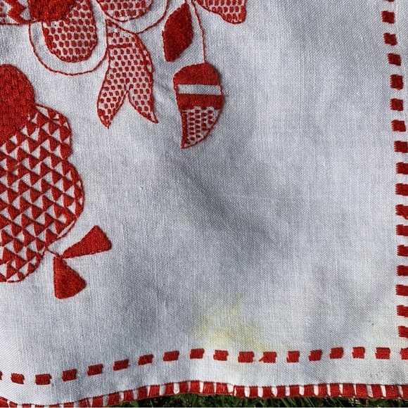 Table Runner - Picture 5 of 7